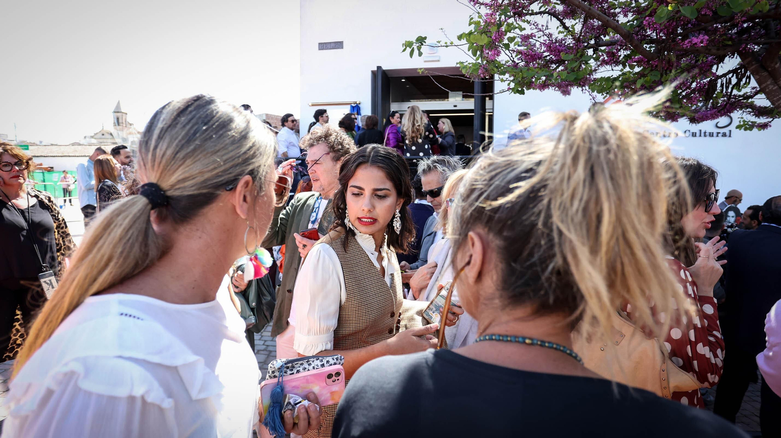 Toda la familia de Lola Flores y muchos famosos en Jerez en la inauguración de su Centro Cultural Toda la familia de Lola Flores y muchos famosos en Jerez en la inauguración de su Centro Cultural