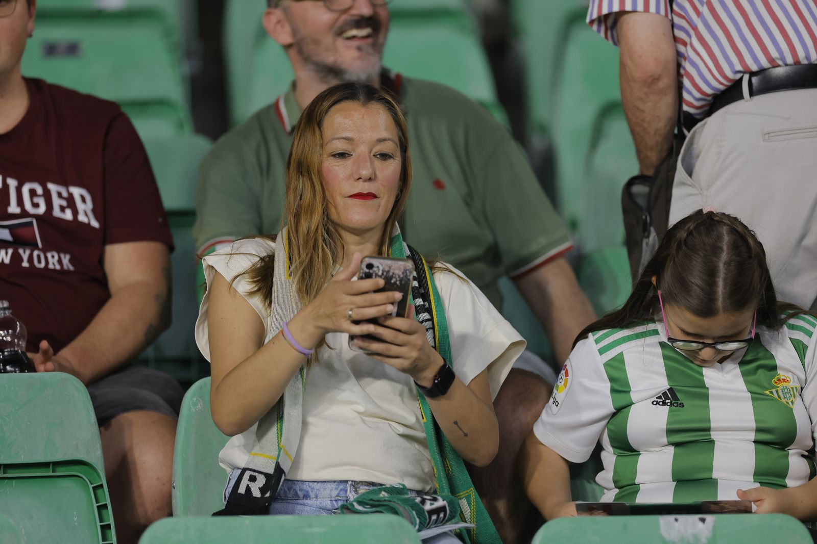Búscate en las fotos del Betis-Valencia