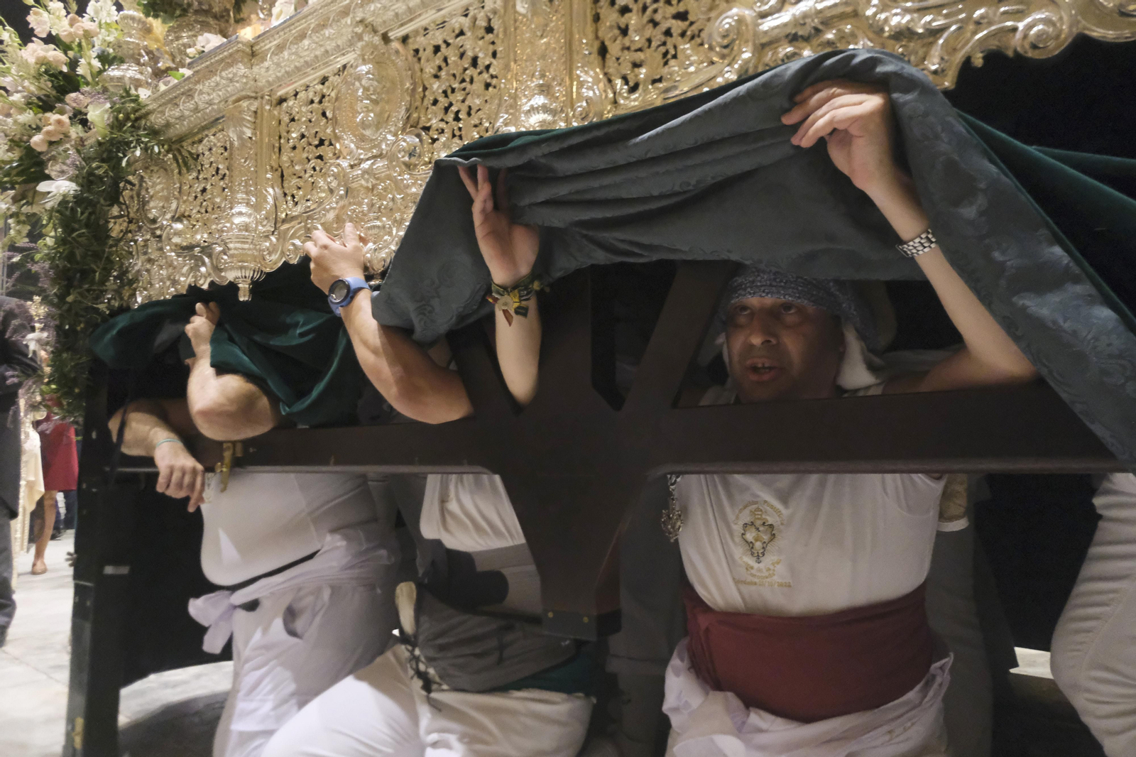 La procesión de la Virgen de la Paz tras su coronación pontificia en Córdoba, en imágenes