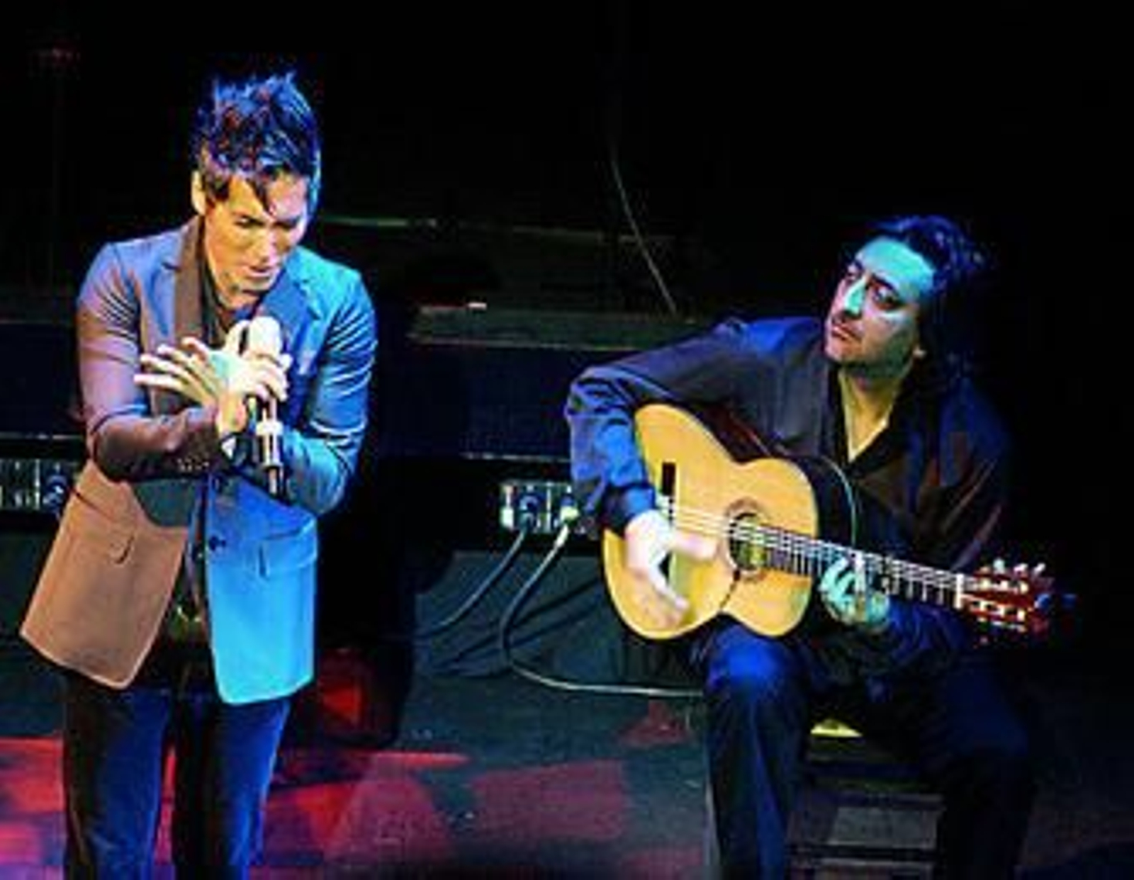 Pitingo y Juan Carmona denuncian un "trato vejatorio y racista" en el AVE