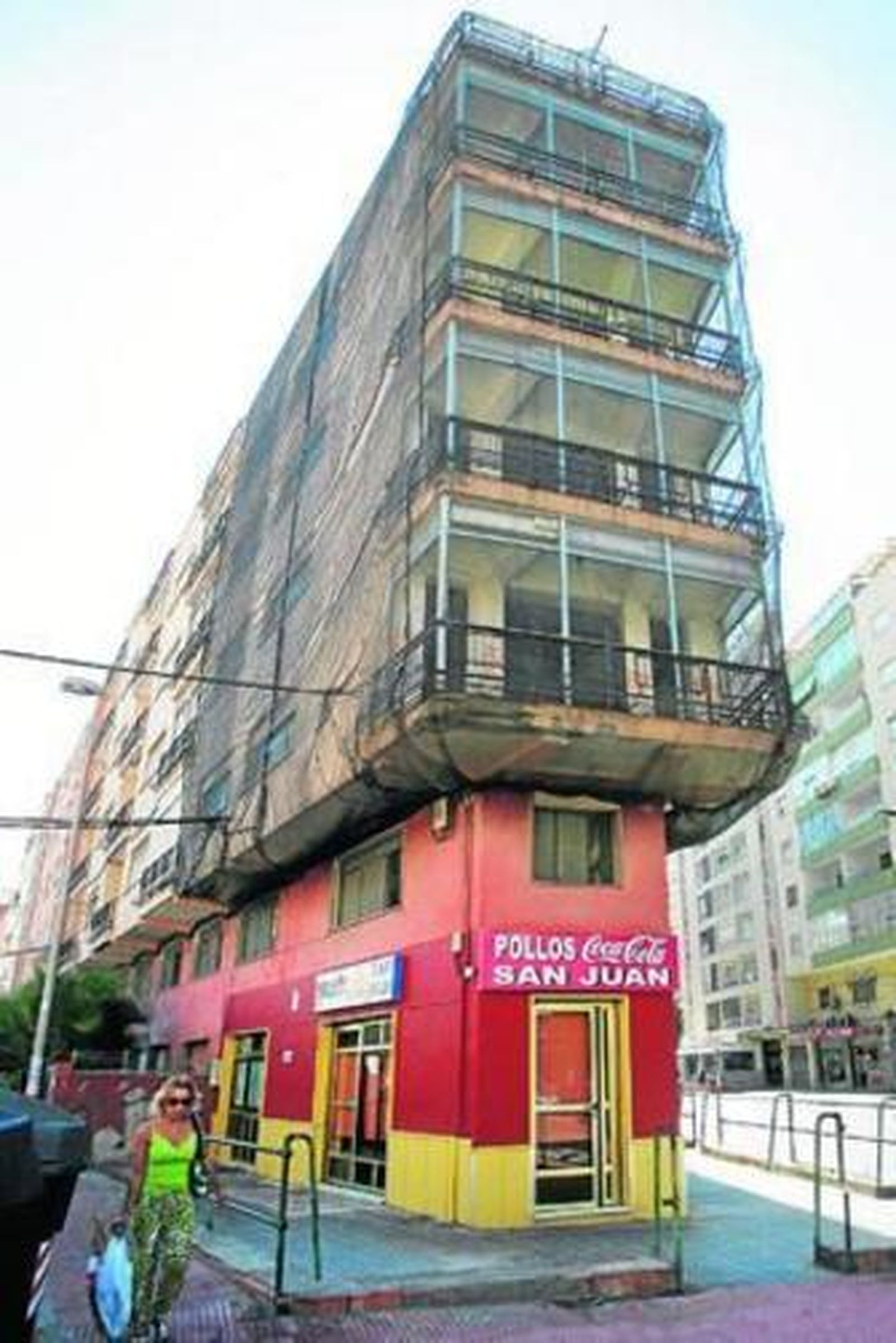 Pollos San Juan abrió en este edificio en mayo de 1972. Es uno de los establecimientos más conocidos de Almería.