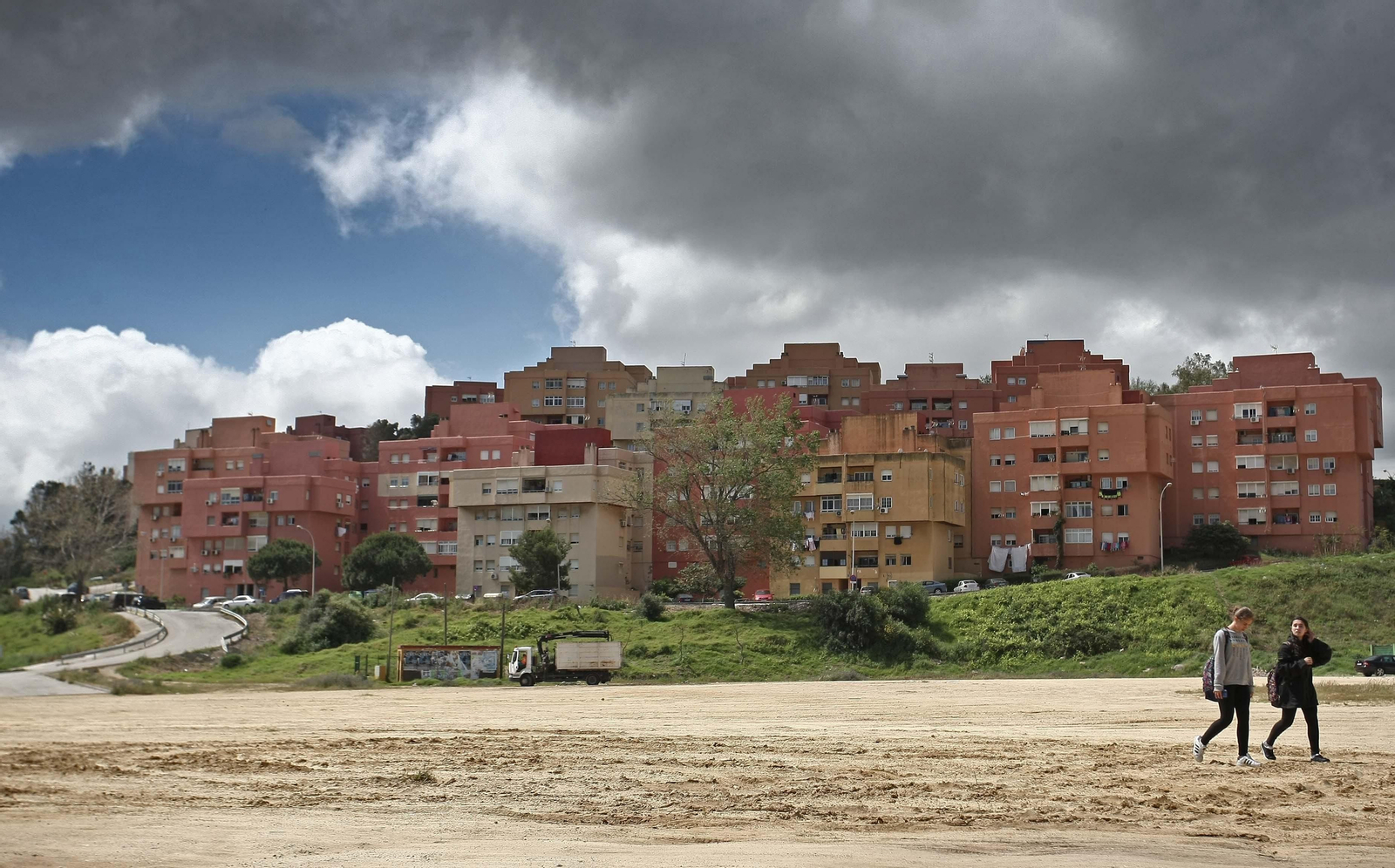 Liang Shan Po, situado sobre la plaza de toros, es el origen de San Bernabé.