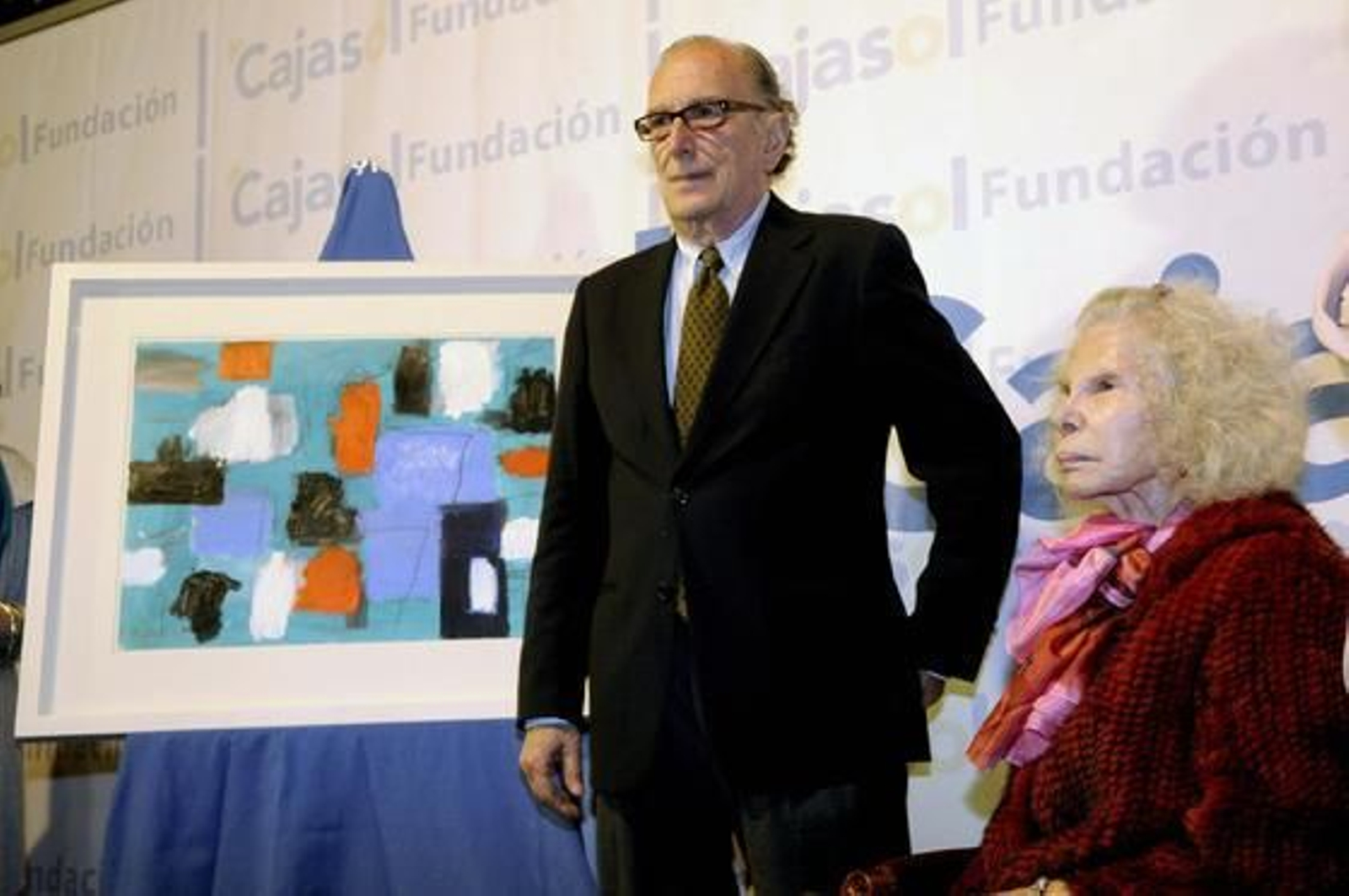 La duquesa de Alba presentando el cartel del Rastrillo 2013.