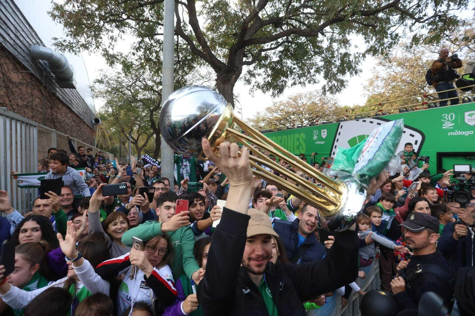 El Unicaja ofrece el título a Málaga, en fotos