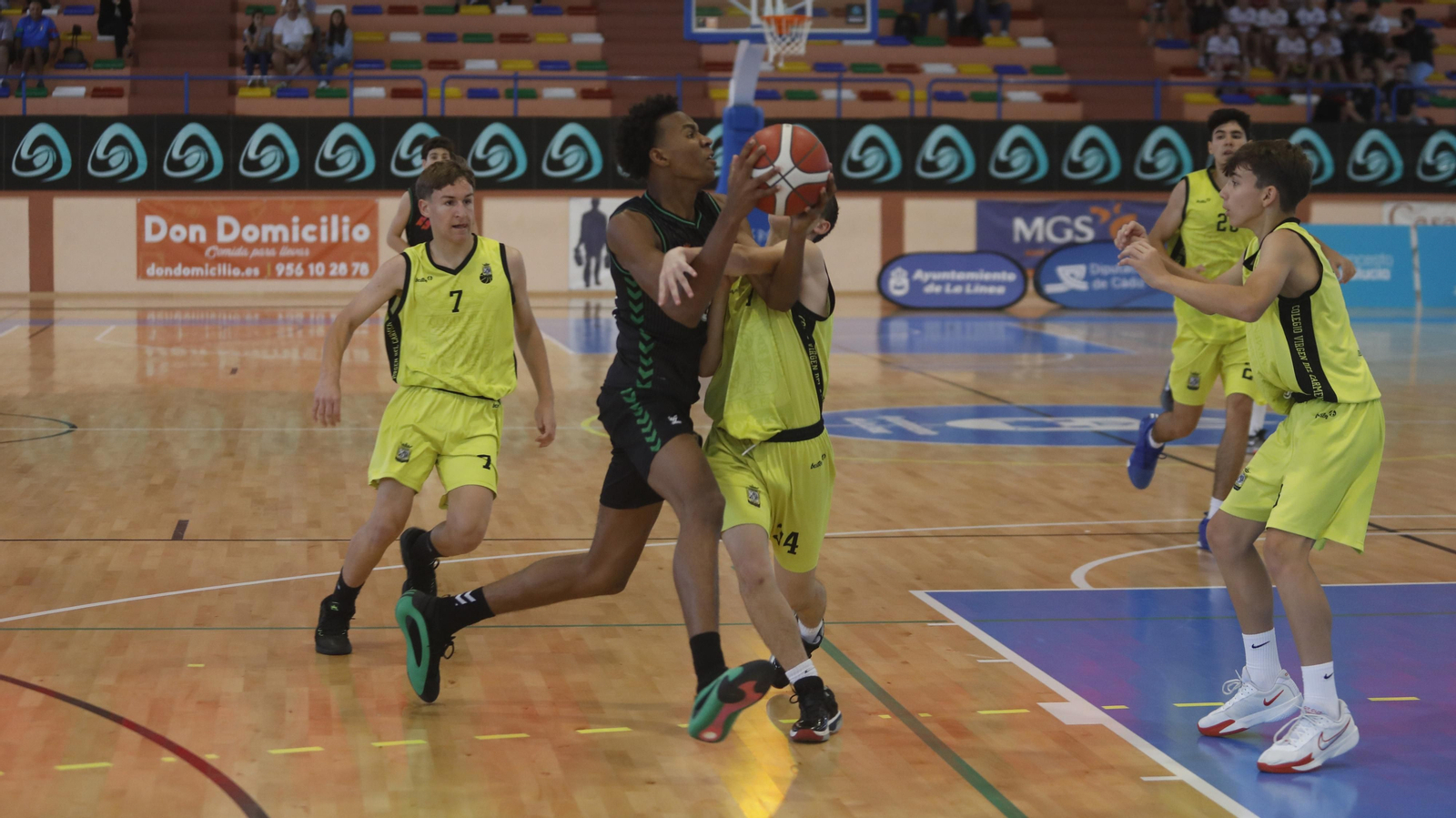 Las fotos de las semifinales del Cadeba infantil masculino de La Línea