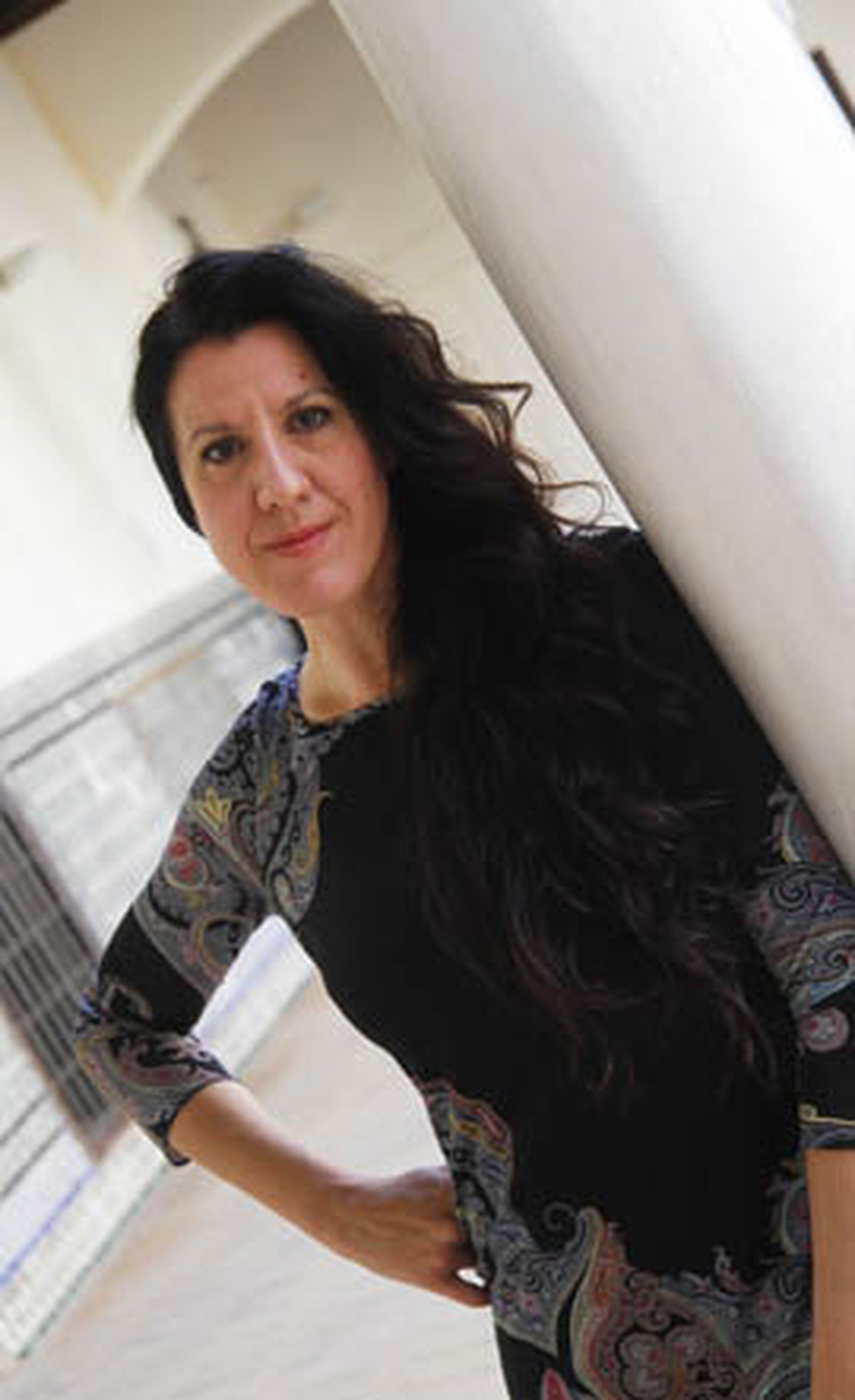 María Pagés posa en el claustro del convento de Santa Clara, sede de la Bienal.