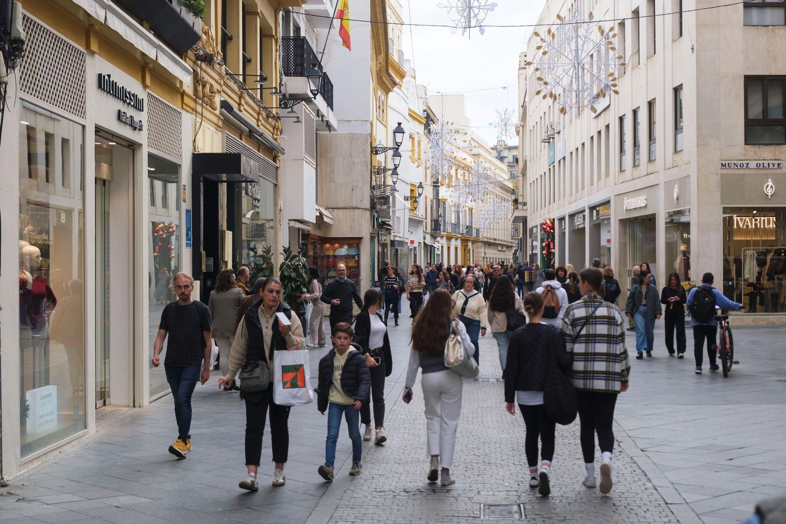 Ambiente de compras en la calle Tetuán