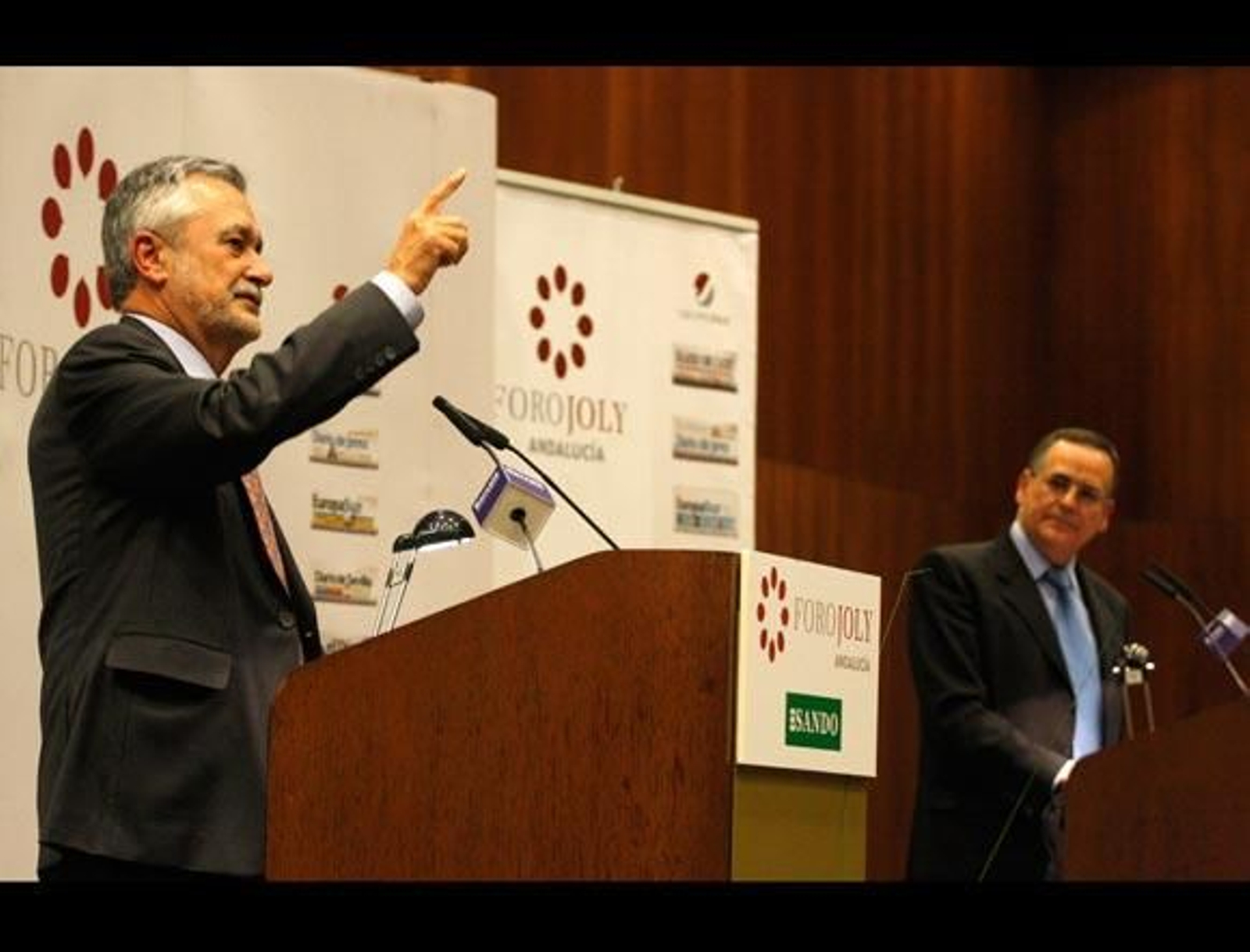 Griñán receta confianza y control del endeudamiento ante el "riesgo de deflación"