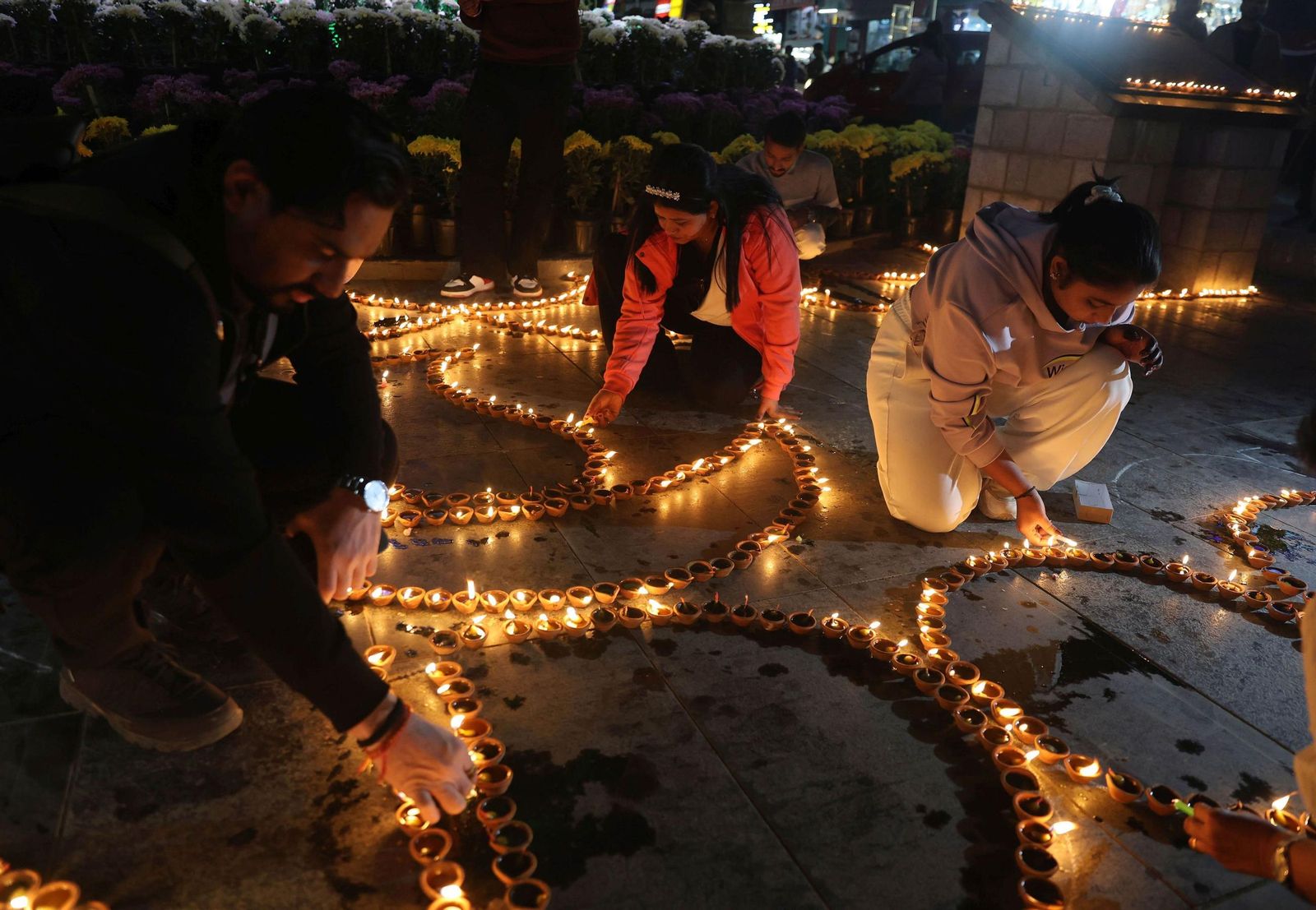 Las preciosas imágenes de la celebración del Diwali en India: un festival de luz y color