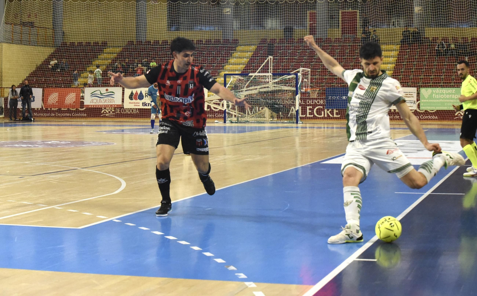Las mejores fotos del ambiente en Vista Alegre para el Córdoba Futsal - AD Sala 10 Zaragoza