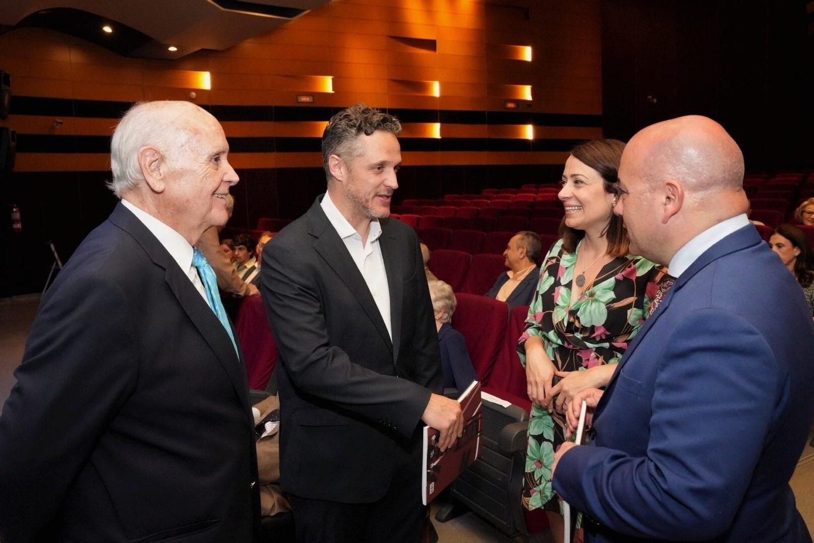 La presentación del libro de Manuel Concha sobre el flamenco en las artes plásticas, en imágenes La presentación del libro de Manuel Concha sobre el flamenco en las artes plásticas, en imágenes