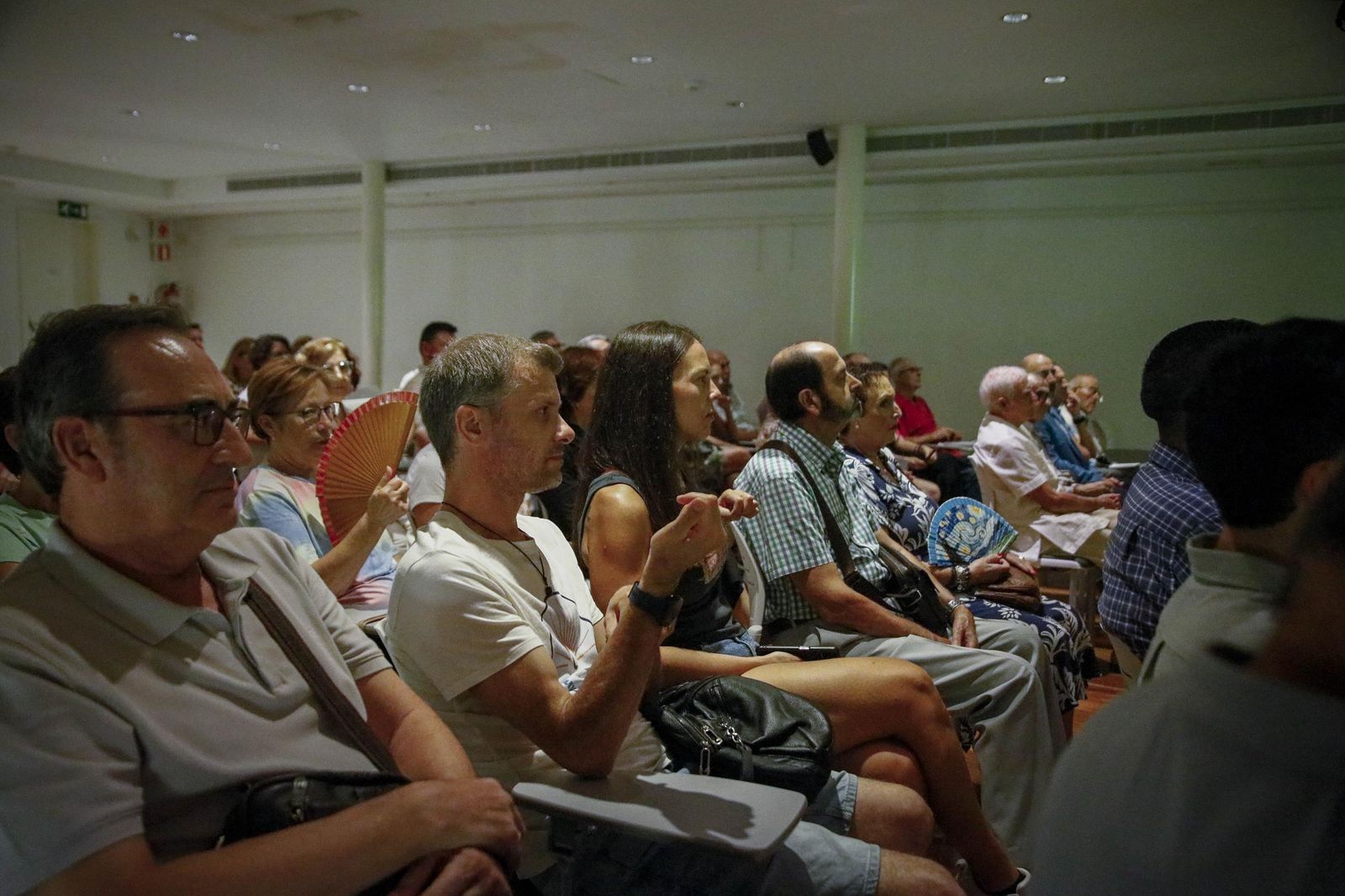 Las imágenes de la conferencia dentro de la "Semana Cultural Puerta Europa" de Ginés Valera en Almería