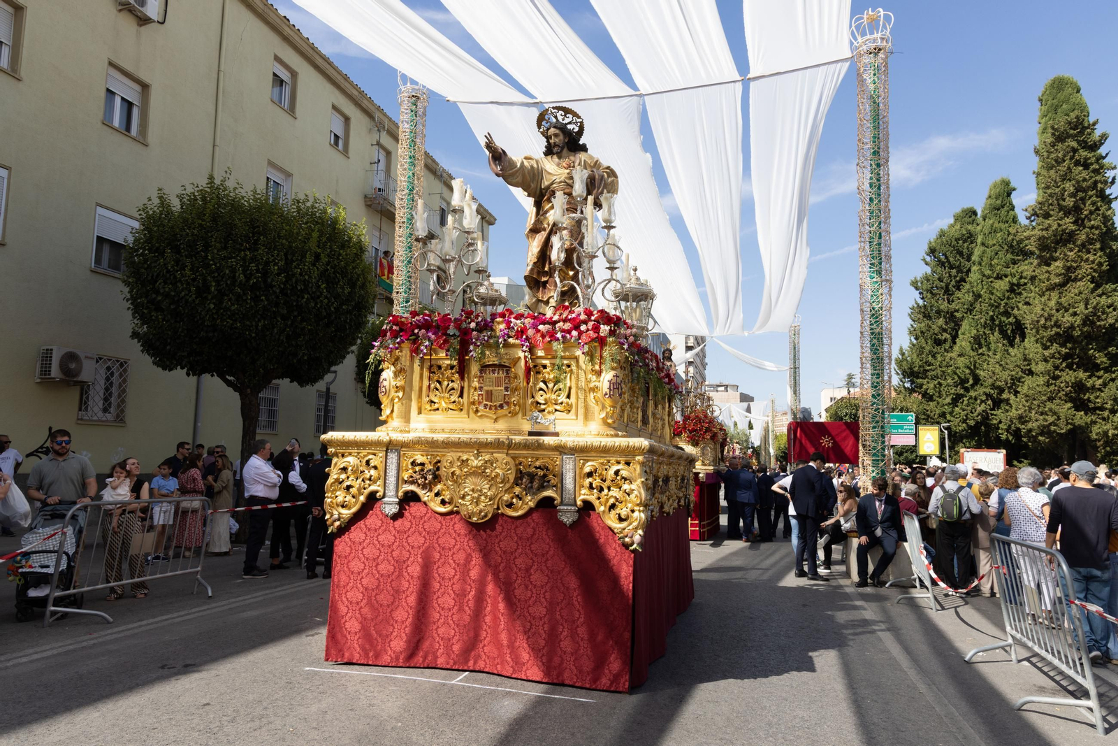 Un Jaén repleto de fieles acompañan los traslados de las veinte imágenes de la Magna (II)