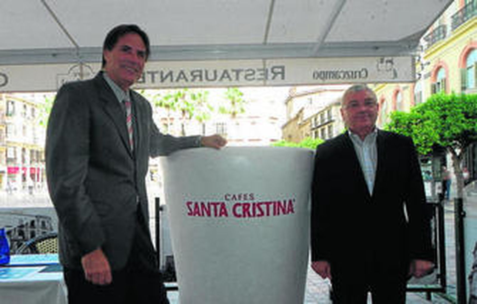 Damián Caneda y Francisco González, ayer, en la presentación del concurso