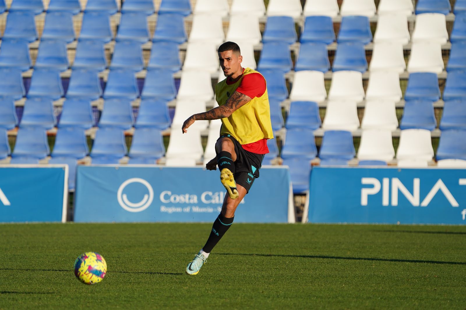 Las fotos del primer encuentro de la historia del Almería ante un rival italiano