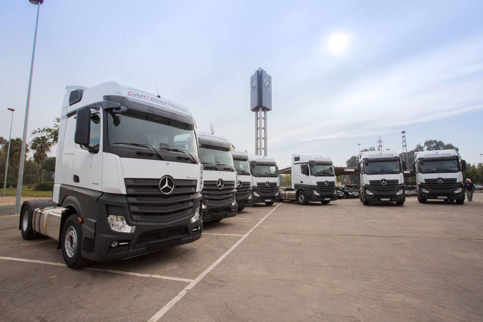 Estas han sido las siete unidades del modelo Actros 1848LS con 480 CV y cabinas BigSpace entregadas por Adarsa Sur a Logística Cartemotrans.