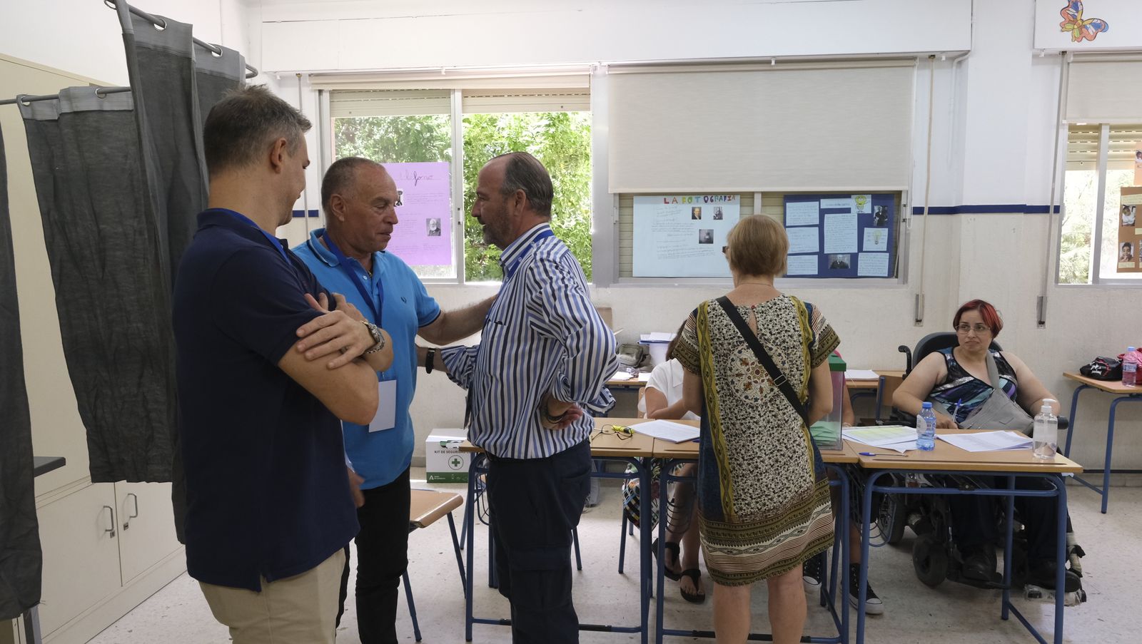 Imágenes de la votaciones en Almería al parlamento andaluz