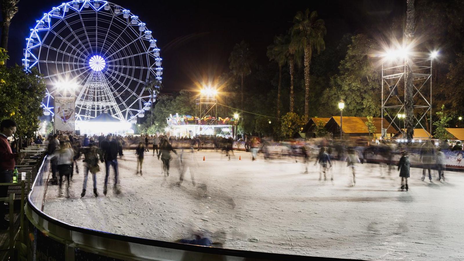 La pista de patinaje del Prado de San Sebastián, con la noria de fondo.