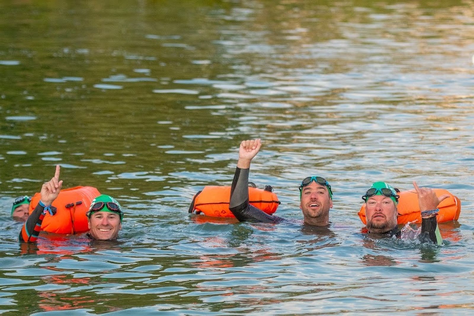 Triatlón a lo largo del Guadalquivir a beneficio de la Fundación Vicente Ferrer