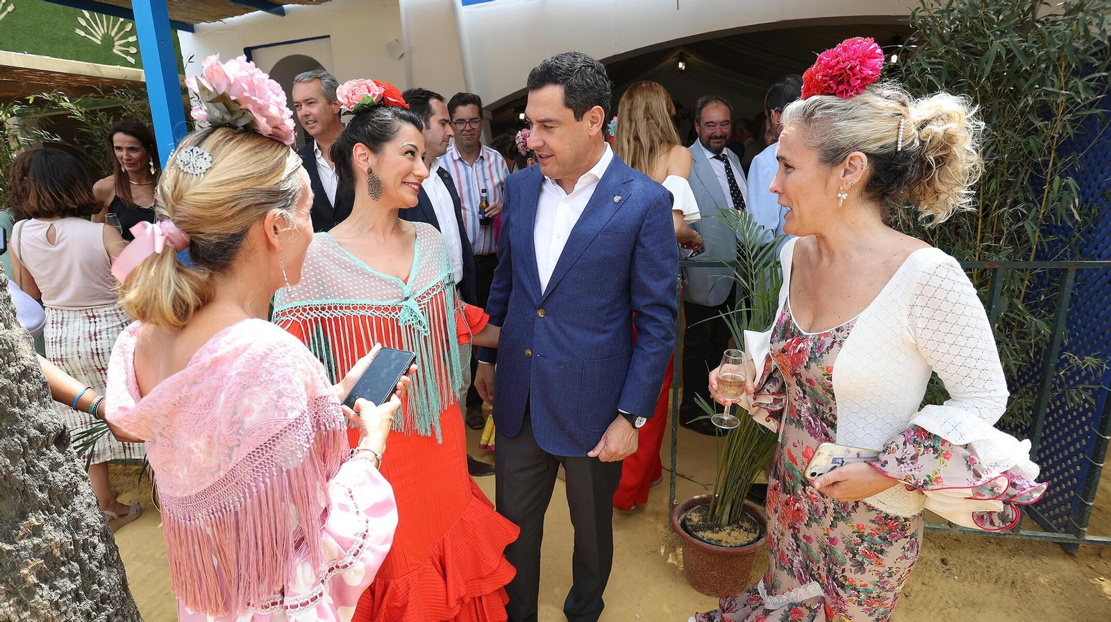 Juanma Moreno, presidente de la Junta, visita la Feria de Jerez