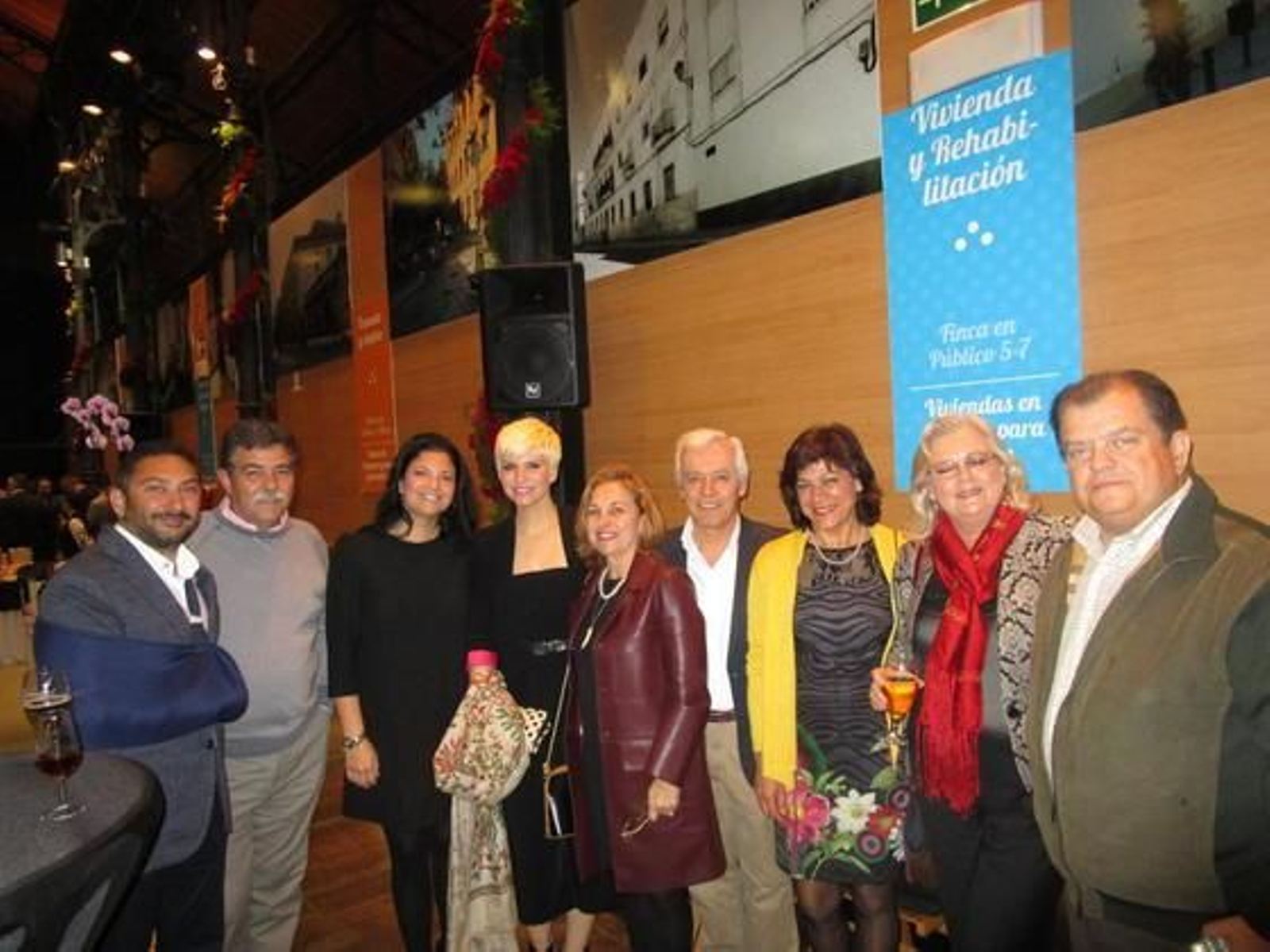 Omid Khoshfeiz,  Manuel Padilla, Ana Serrano, la cantante Pasión Vega,  Esperanza Laz, Carlos Rodríguez Navarro, Melida García, Remedio Pozo y Antonio Castillo.

Foto: Ignacio Casas de Ciria