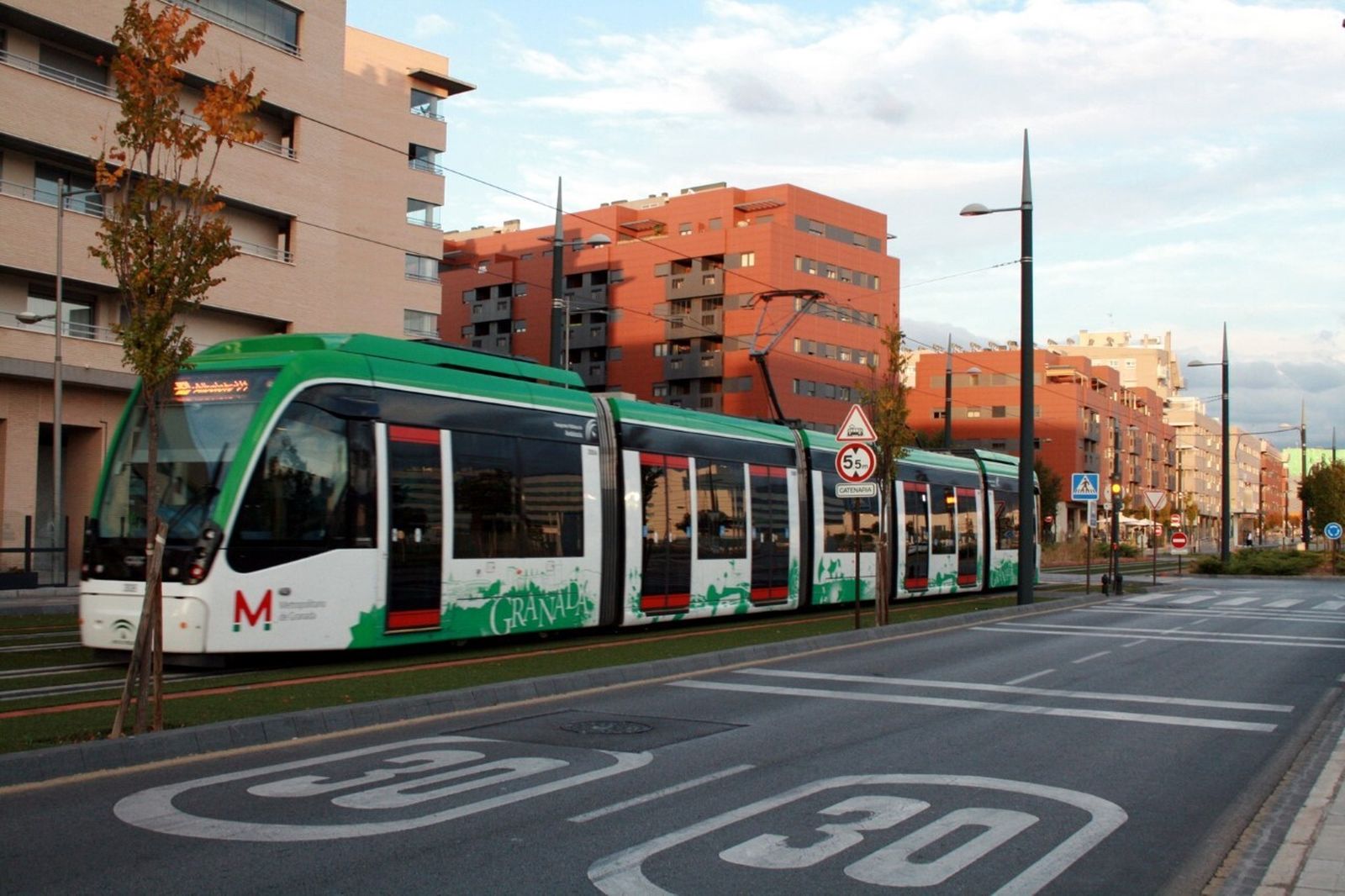 El Metro de Granada acredita que su consumo de energía procede al 100% de fuentes renovablesaa