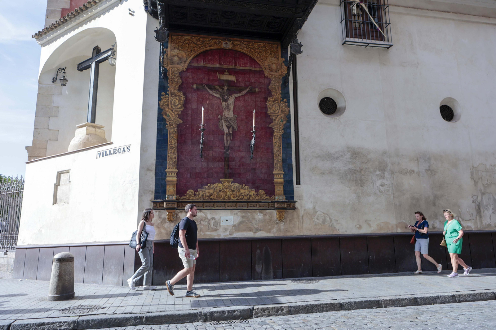 El azulejo del Amor al comienzo de la Cuesta del Rosario