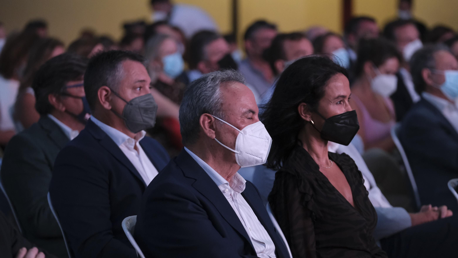 Fotogalería acto reivindicativo por la llegada del AVE a Almería.