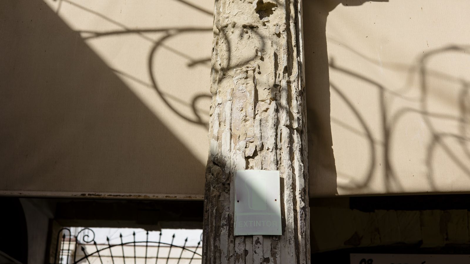 Muchas de las columnas necesitan un resanado.