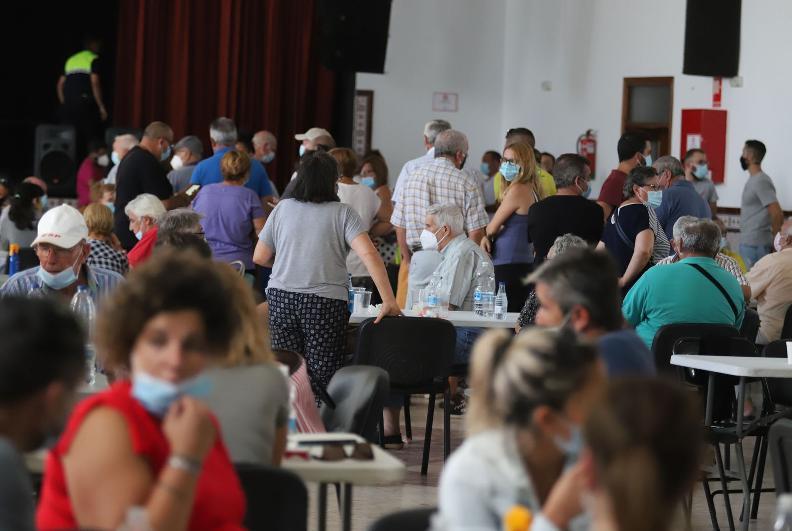 Las imágenes mas destacadas de los vecinos de la Zarza-Perrunal realojados por el incendio de Almonaster la Real