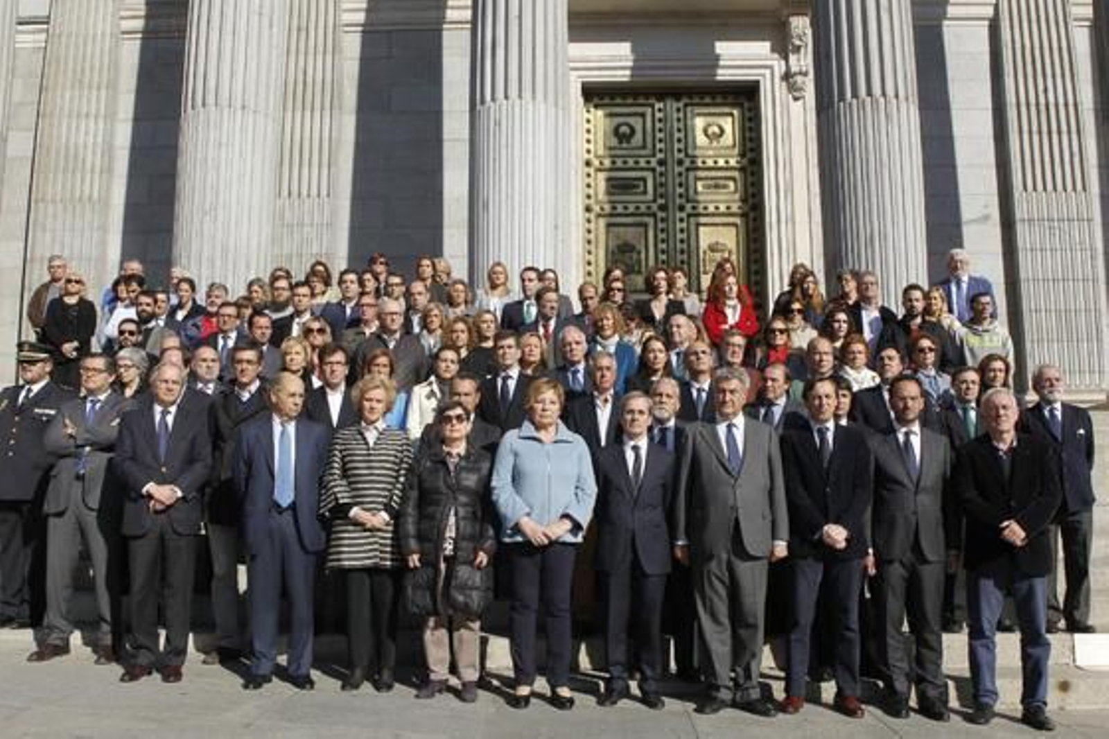 España se solidariza con Francia y refuerza la vigilancia en las fronteras