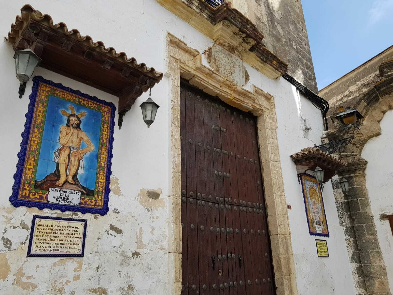Entrada principal de la capilla de La Aurora tomada ayer mismo.