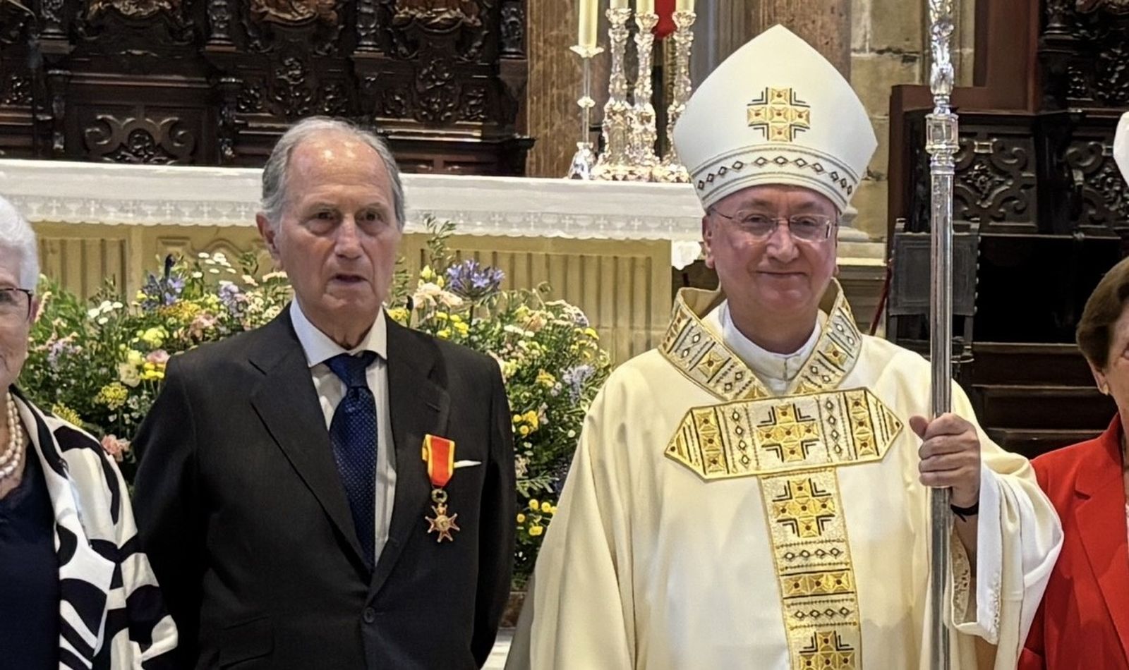 Juan María Vaca recibiendo este pasado junio la condecoración de la Pontificia Orden de Caballería de San Gregorio Magno.