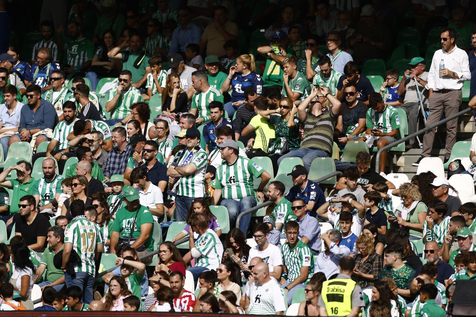 Búscate en las fotos del Betis-Atlético de Madrid