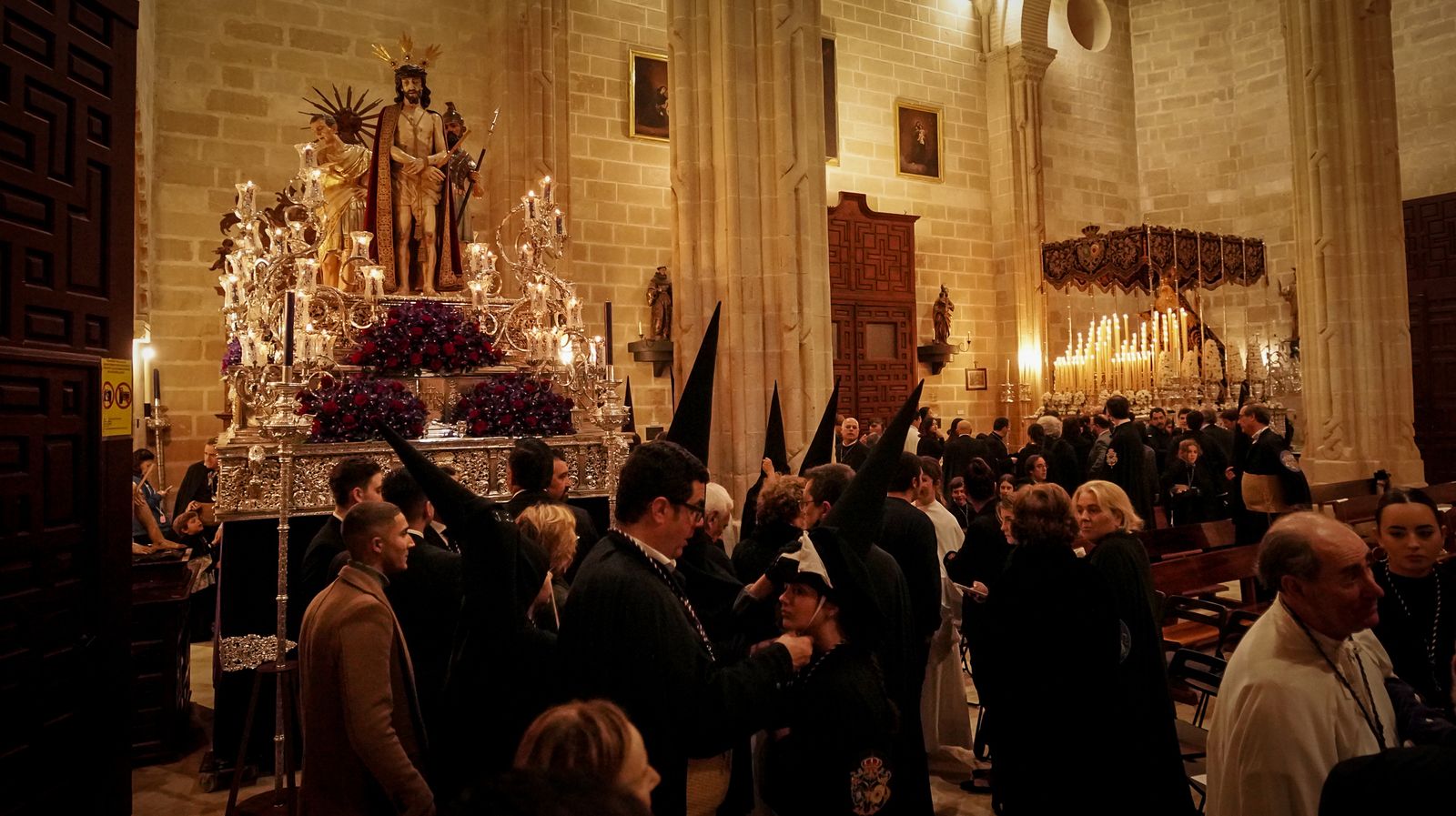 Las hermandades de La lanzada y Mayor Dolor en imágenes