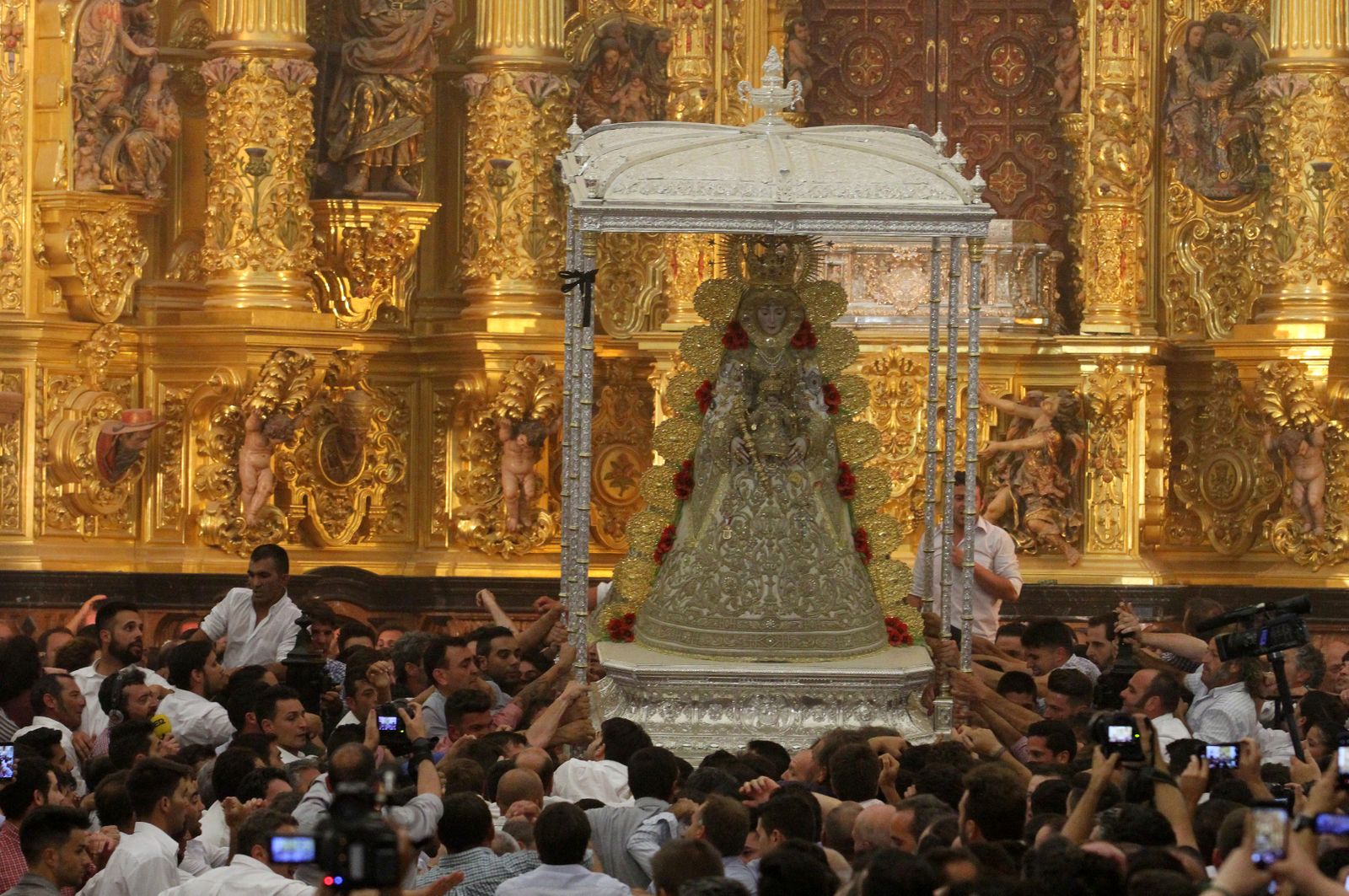 Salto a la reja de los almonteños.