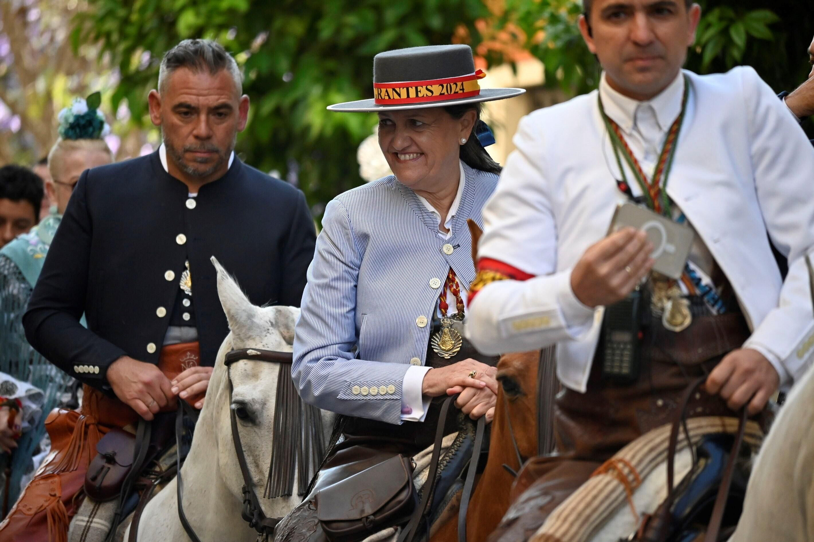 Imágenes de los peregrinos de la Hermandad de Emigrantes en su salida por las calles de Huelva