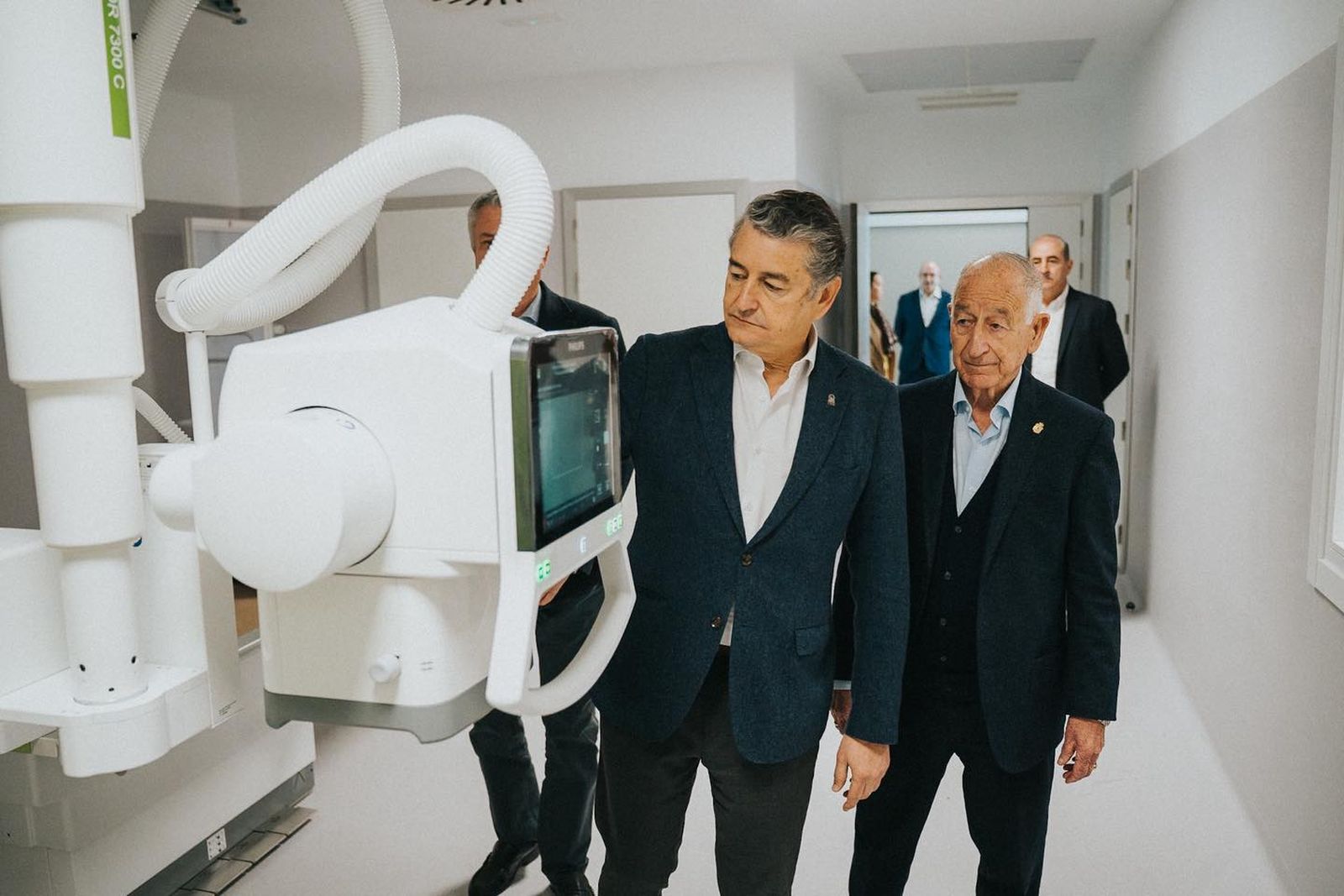 La visita de Gabriel Amat y Antonio Sanz por el Hospital de Roquetas.