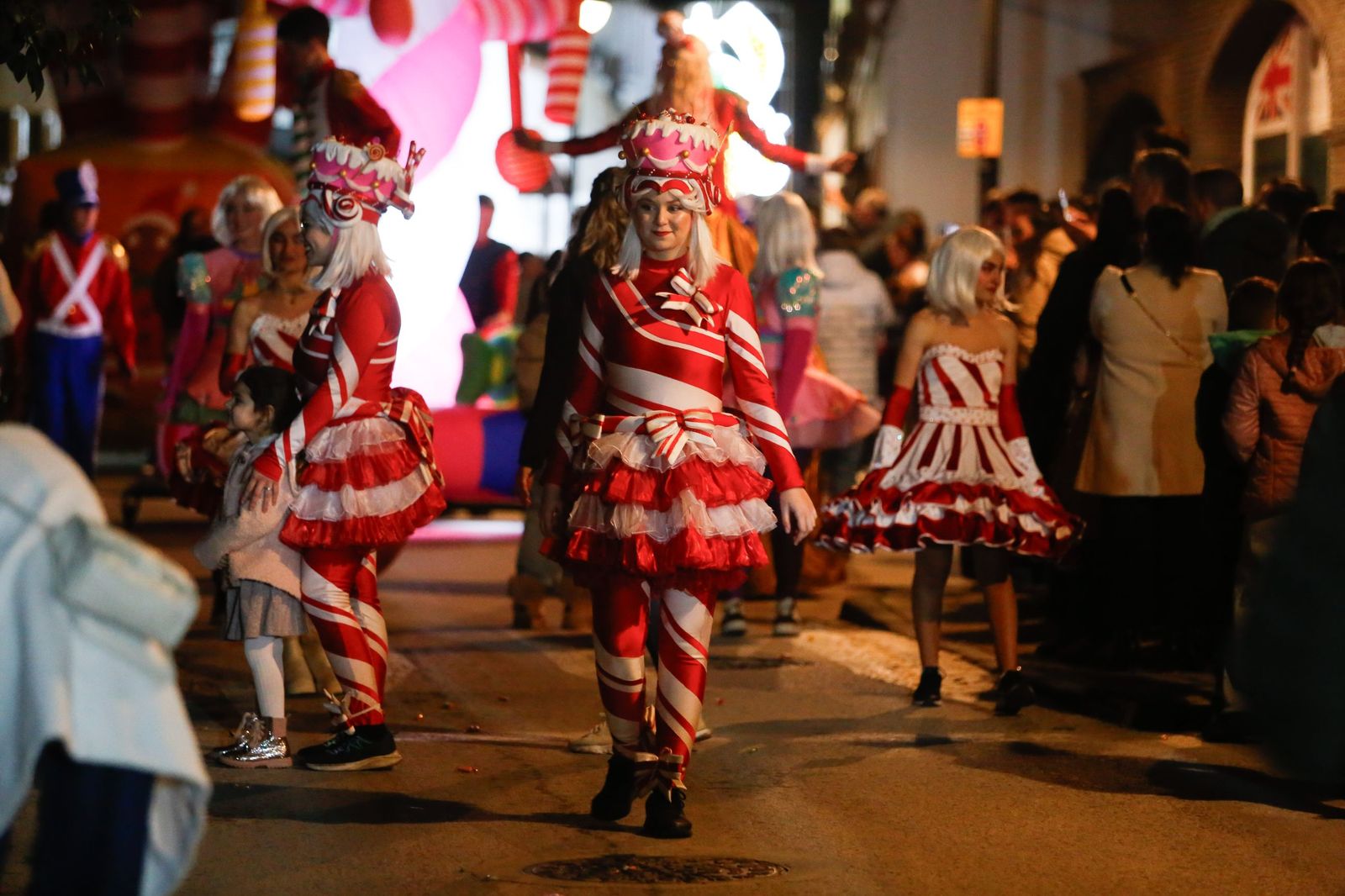 Búscate en las fotos de la cabalgata de Reyes Magos 2026 en Los Barrios