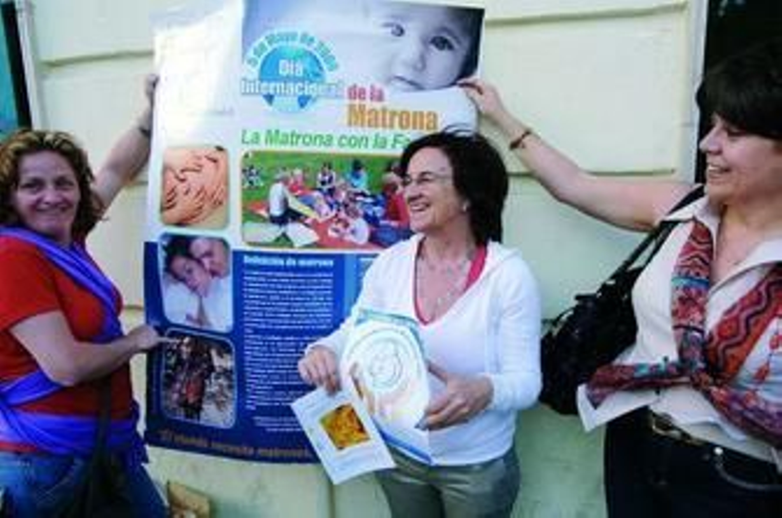 La asociación de matronas instaló ayer una mesa informativa en Puerta Real.