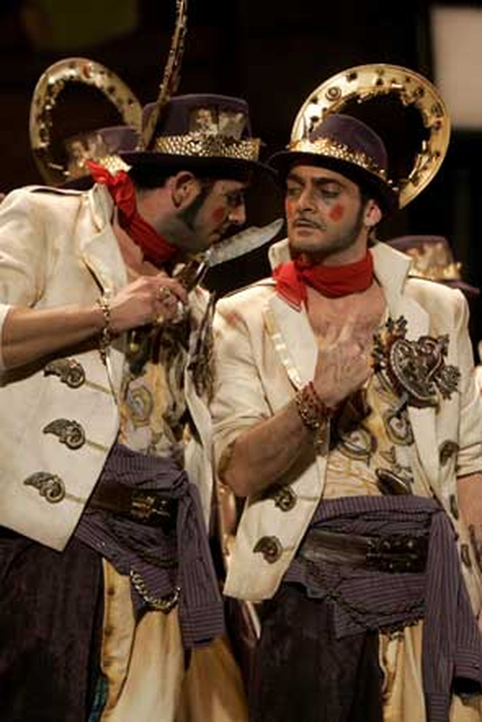 Imágenes de la comparsa de Jesús Bienvenido, 'Los santos', ganador del primer premio en el COAG 2010

Foto: Jesus Marin/Lourdes de Vicente