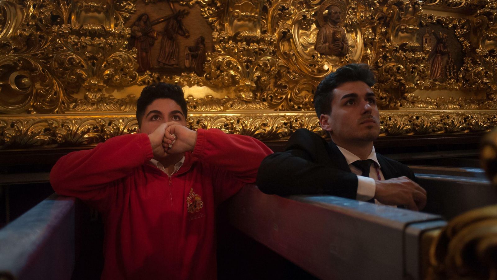 Rostros compungidos ante la decisión de no salir de La Sangre.