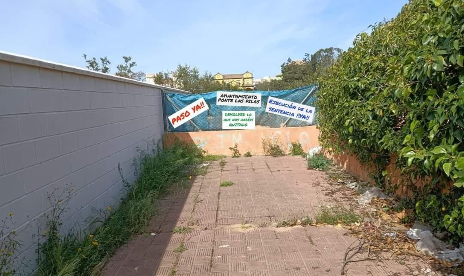 Una imagen del paso actualmente ocupado de forma irregular.