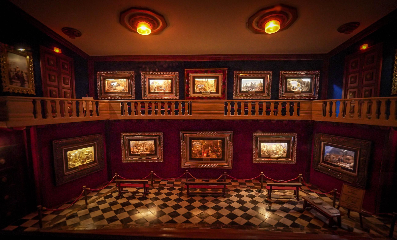 Imágenes de la exposición '50 Navidades montando el Belén' en Jerez