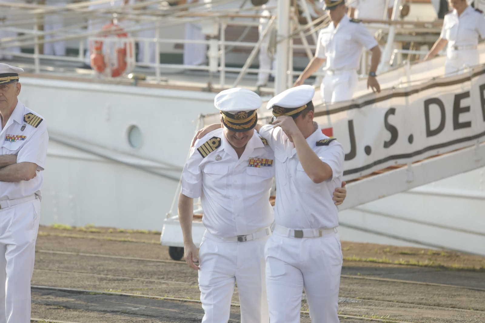 Las imágenes del 'Elcano' en su primera ciudad de vuelta a España, con la princesa Leonor a bordo