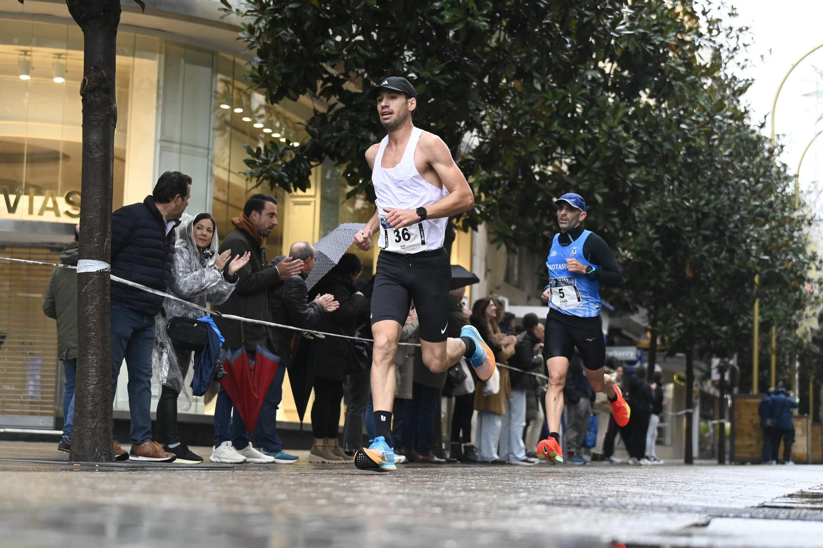 El paso de la Media Maratón de Córdoba 2025 por el centro de la ciudad