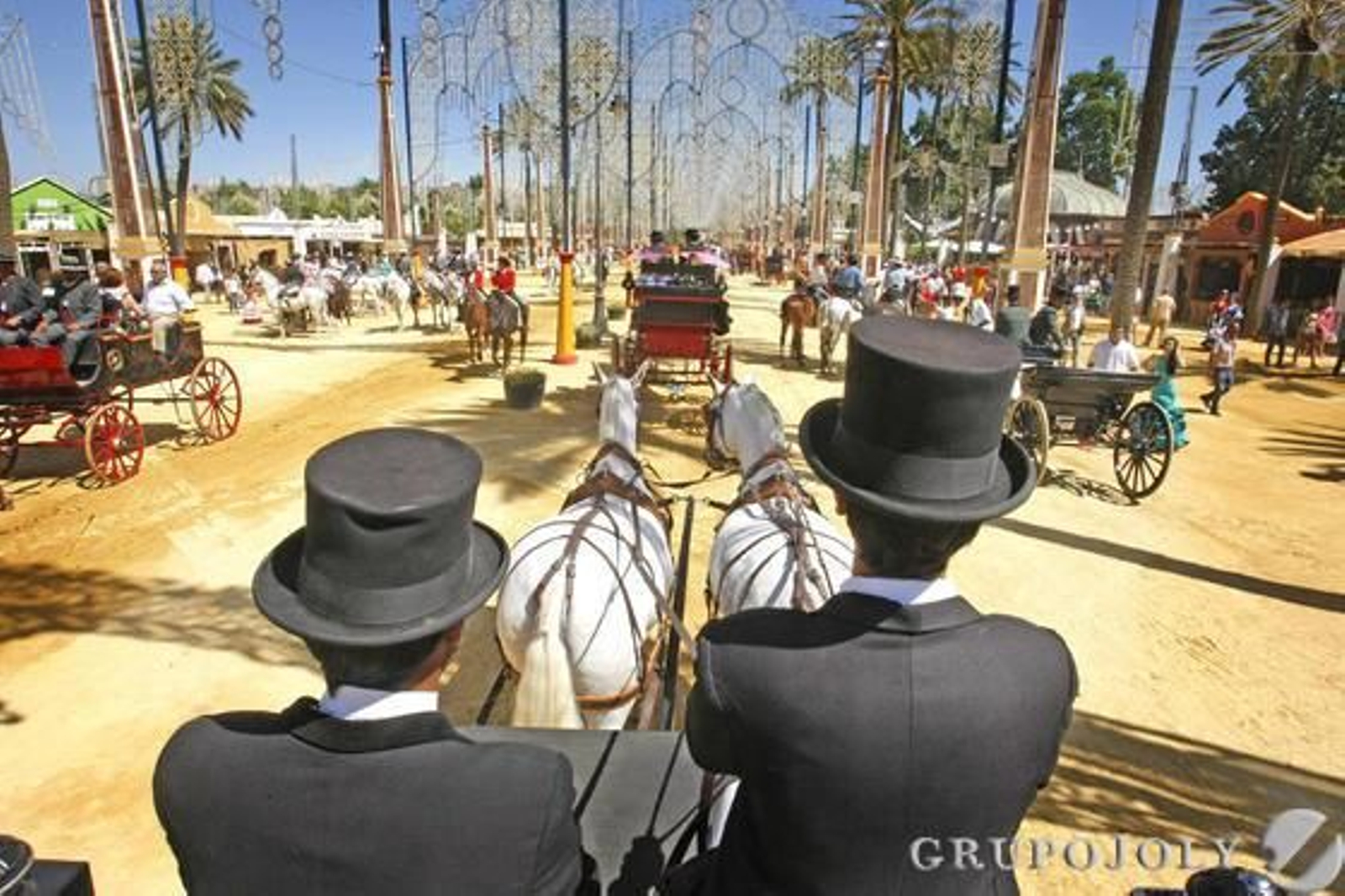 Los paseos en coche de caballo son una de las mejores formas de disfrutar de la Feria.

Foto: Pascual