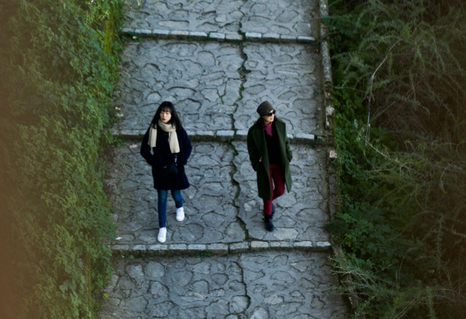 Dos turistas pasean por Ronda este miércoles.