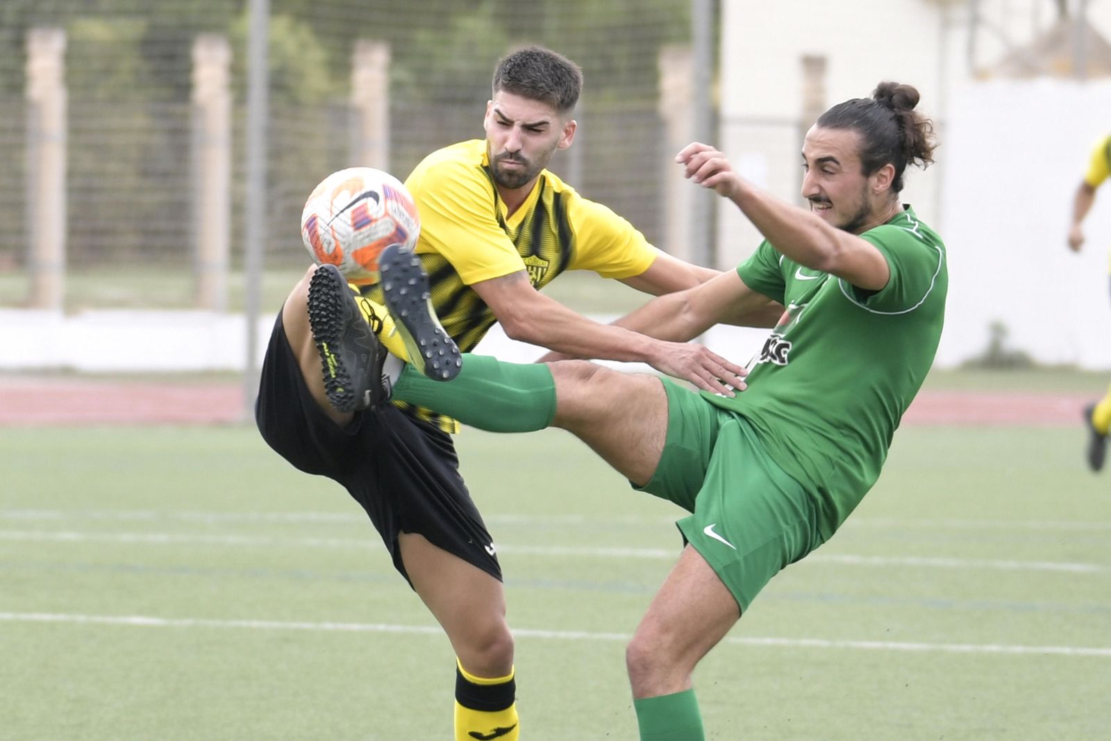 Acción de un partido anterior entre Atarfe y Cubillas