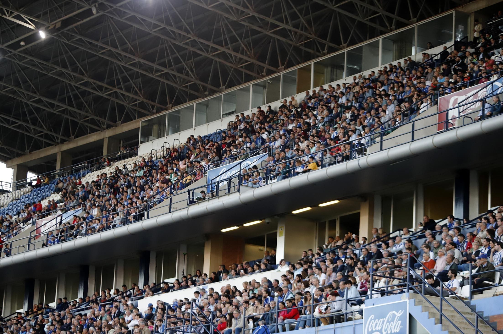 Gran ambiente en las gradas del Nuevo Colombino para el Recre-At Sanluqueño, en imágenes